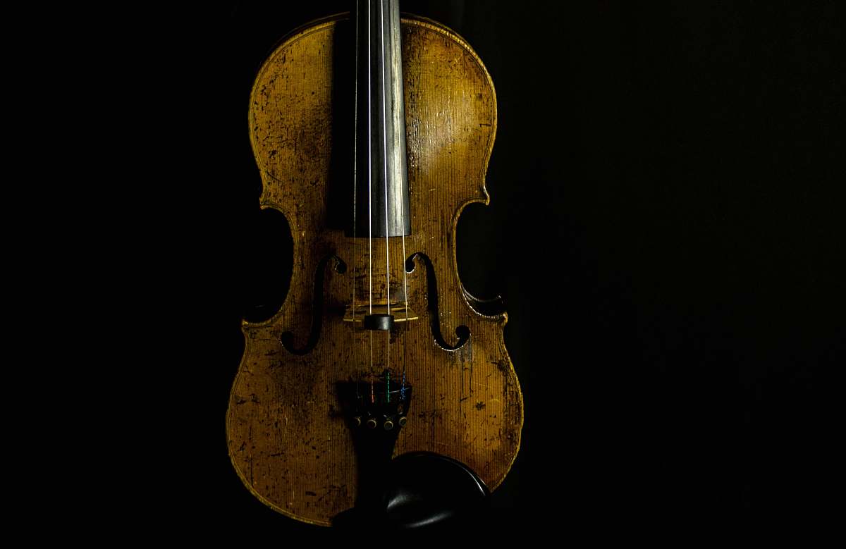 Violin Black Background